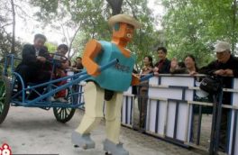 عکس: ساخت روبات توسط یک کشاورز!