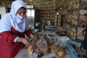 اشتغال زایی نانوایی «وفا» در بانه برای ۵ زن خانه دار+ تصاویر